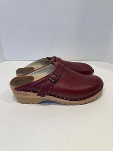 Swedish Clogs TROENTORP Toffelfabrik Red Leather Wood Base Buckle Sz 40 US 9 EUC - Picture 1 of 8