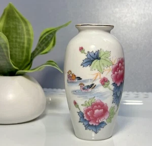 Vintage antike Blumen chinesische Porzellan Knospen Vase. Original handbemalt - Bild 1 von 7