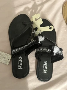 Women’s Mudd Black and White Sandals With Tassel Medium 7-8 NWT - Picture 1 of 3