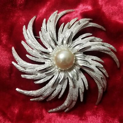 Sarah Coventry Large Brooch Pin Swirl Textured Faux Pearl Silver Tone Vintage - Image 1 of 4