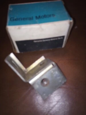 ++NOS 1971- 1978 1992 1993 Chevrolet Van G10 G20 Side Door Catch Striker 3993261 - Image 1 of 4