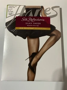 Hanes Silk Reflections Silky Sheer Pantyhose“Little Color” Size CD - Picture 1 of 3