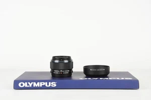 Olympus OM System 25mm f1.8 II + 2 JAHRE GARANTIE - 2 YEARS WARRANTY - Bild 1 von 1