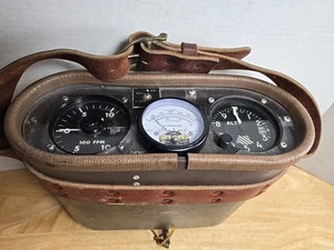 Quadro strumenti vintage calibro mongolfiera con custodia in pelle - Foto 1 di 8