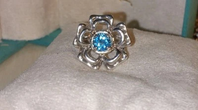 Anillo ROC Flor Topacio Azul Suizo Oro Amarillo 18k y Plata de Ley Foto 1 de 4