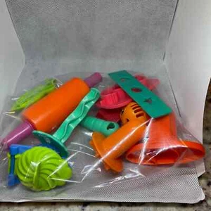 Lot of Hasbro Play-doh Style Shapes and cutters - Picture 1 of 6