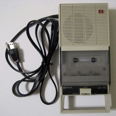 Antiguo reproductor de casete portátil HITACHI AVA-100R SOLO AC - cable de alimentación conectado Foto 1 de 2