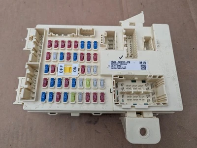 2014 2015 2016 2017 HYUNDAI VELOSTER CAIXA DE RELÉ DE FUSÍVEIS DE CONTROLE DE CORPO 95400-2V174 FABRICANTE DE EQUIPAMENTO ORIGINAL - Imagem 1 de 3