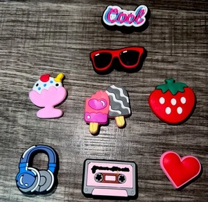 8 Pezzi Charms Scarpe per Charms Tema Croc Spiaggia Estate Amore Cartoni Animati Scarpa Charms - Foto 1 di 12