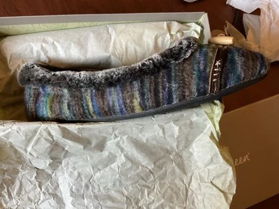 Chinelos Daniel Green NOVO Estoque Antigo na Caixa Sapatos Bordados Florais para Casa Tamanho 11 - Imagem 1 de 4