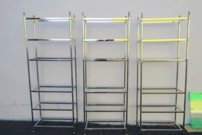 Juego de tres estanterías de exhibición cromadas y de vidrio Boeing Company 9640 Foto 1 de 4