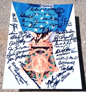 31 Medal of Honor Recipients SIGNED 8x10 Photo JSA LETTER MOH - Picture 1 of 2