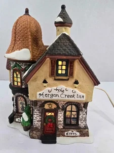 Vintage Holiday Time Morgan Creek Inn Weihnachtsdorf Geschäft Cafe Snackbar beleuchtet - Bild 1 von 6