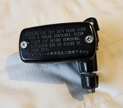 Cilindro maestro de freno delantero HONDA CBR 600 F4 FX FY - reconstruido Foto 1 de 4