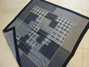 Grauer 45" x 45" dünner Wollschal ist ein leichter, übergroßer quadratischer Schal - Bild 1 von 6