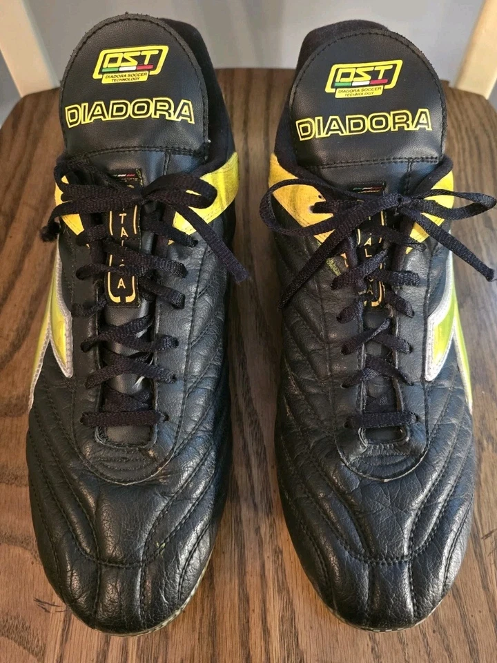 Botines de fútbol Diadora Itálica DST para hombre talla US 11 negros y amarillos Foto 1 de 4
