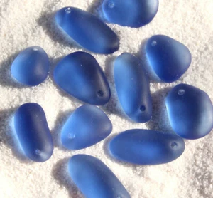 Große klobige Kiesel Mix Anhänger Perlen, heller Saphir mit matter Oberfläche, 5 Stück - Bild 1 von 2