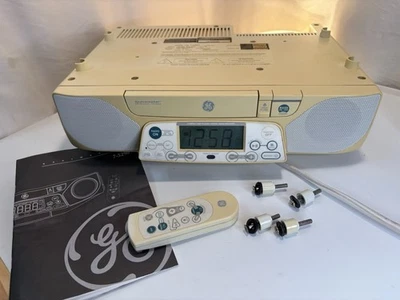 GE Spacemaker Under Cabinet CD am/FM Radio 7-5290 Beige Working W  Remote - Image 1 of 4