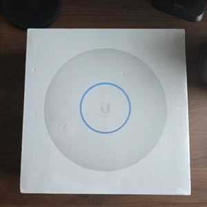 Point d'accès Ubiquiti UniFi WiFi 6 Pro U6-Pro-US - scellé en usine neuf - Photo 1/3