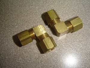 2 Stück, WEATHERHEAD 65X4, MESSING KLEMMVERSCHRAUBUNG ÜBERWURFBOGEN, ROHR 1/4" - Bild 1 von 1