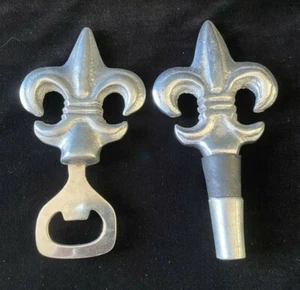 Juego de vajilla y tapón de botella de flor de lis de peltre - Imagen 1 de 2