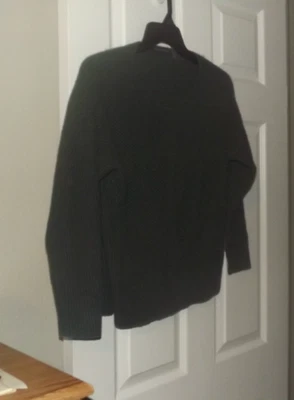 Elie Tahari 100% Cashmere Crew Neck Elegant Sweater Soft Green Size Large - Image 1 of 3