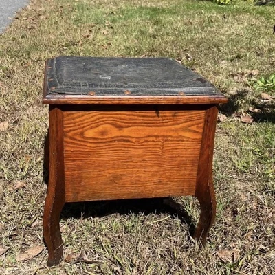 Antiguo taburete de madera de roble banco almacenamiento costura otomana con tapa de cuero Foto 1 de 4