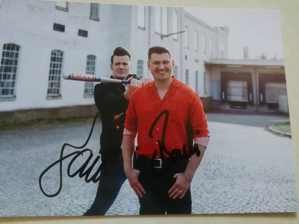 THE BASEBALLS - ROCK BAND - ORIG. AUTOGRAMME auf 13 x 18 cm FOTO -  In Person - Bild 1 von 1
