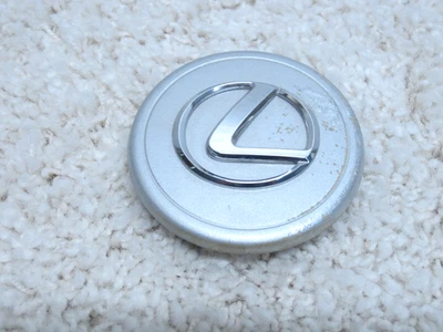 LEXUS GS300, GS400, GS430 OEM ALLOY WHEEL SILVER CENTER CAP 42603-30390 #2E-3 - Image 1 of 2