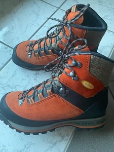 LOWA 🇩🇪 Bergstiefel Leder Wandern Gr.39od. 5,5 GORETEX® VIBRAM® NP:269€ - Bild 1 von 3