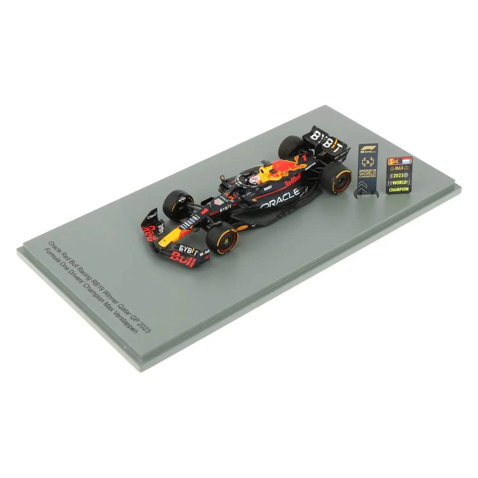 1:43rd Red Bull Racing Max Verstappen World Champ 2023 with Pit Board - Image 1 of 1