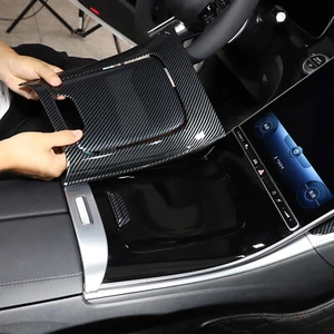 Pokrowiec konsoli środkowej optyka włókna węglowego pasuje do Mercedes klasy C W206 - Zdjęcie 1 z 9