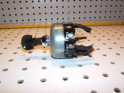 Faro de tablero Mercedes 63-68 W111, W112, W110 OEM 1 interruptor, cromo 1 tuerca y 1 perilla Foto 1 de 4