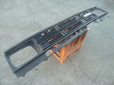 Camión Datsun D21 Emblema Parrilla Delantera Temprana Nissan Genuino JDM Clásico Foto 1 de 4