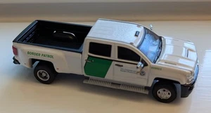 GREENLIGHT 2022 CHEVY SILVERADO 1/64 US Boarder Patrol Duelie Loose Mint - Picture 1 of 7