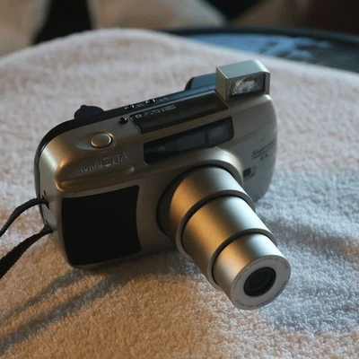 Minolta Supreme Freedom Zoom EX 35mm Film Camera, strap, case and 2 batteries - Image 1 of 4