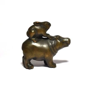 Estatua japonesa hecha a mano de madera Netsuke coleccionable conejo hipopótamo Ojime sin envío - Imagen 1 de 8
