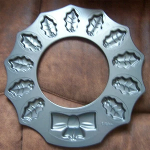 Wilton nonstick metal Christmas WREATH baking MOLD large 15" hand or bake MINT - Picture 1 of 5