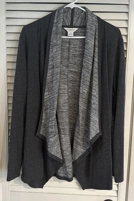 Cárdigan drapeado Liz Claiborne Weekend para mujer con mangas largas 2 colores GRIS USADO EN EXCELENTE ESTADO Foto 1 de 4