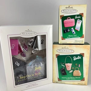 3 juegos de adornos con sello de Barbie - zapatos carteras guantes cámara etc - SIN CRISTALES - Imagen 1 de 9