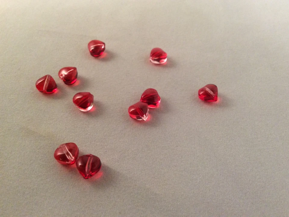 10 x red spray painted heart glass ab frosted bead, app 6x6x4mm.Hole 0.7mm. - Image 1 of 4