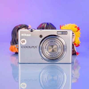 Nikon COOLPIX S570 12.0MP Digital Camera 5x zoom silver English Language - Picture 1 of 6