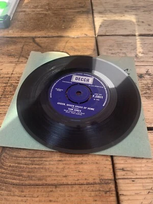TOM JONES "GREEN, GREEN GRASS home Any 7x £1.25 vinyl 45s for £10 incl. postage Foto 1 de 2