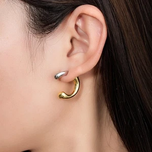 Pendientes de aro gruesos de oro y plata | Joyería llamativa de dos tonos para mujer - Imagen 1 de 8