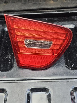 Luz de reversa trasera izquierda para conductor izquierdo Hyundai Elantra 2007-2010 interior OEM  Foto 1 de 4
