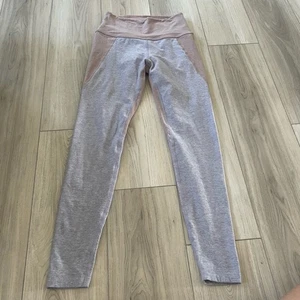 Leggings Beyond Yoga Gris Rosa Cintura Alta Bloques de Color Ojos Espaciados Talla Mediana - Imagen 1 de 5