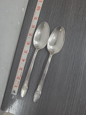 First Love (2) cucharadas/cucharas para servir 1847 Rogers Bros Silverplate Intl Foto 1 de 3