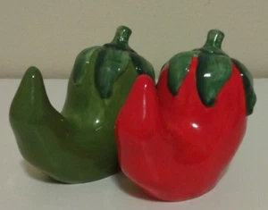 Red & Green Chili Peppers Salt & Pepper Set - Picture 1 of 8