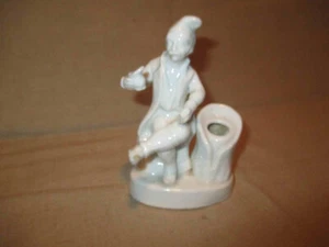 ancien encrier en porcelaine de vieux Paris homme assis XIX ème - Imagen 1 de 5