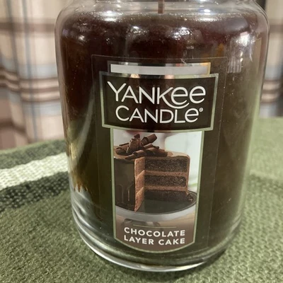 洋基蜡烛巧克力层蛋糕玻璃罐蜡烛22盎司 — 第 1/4 张图片